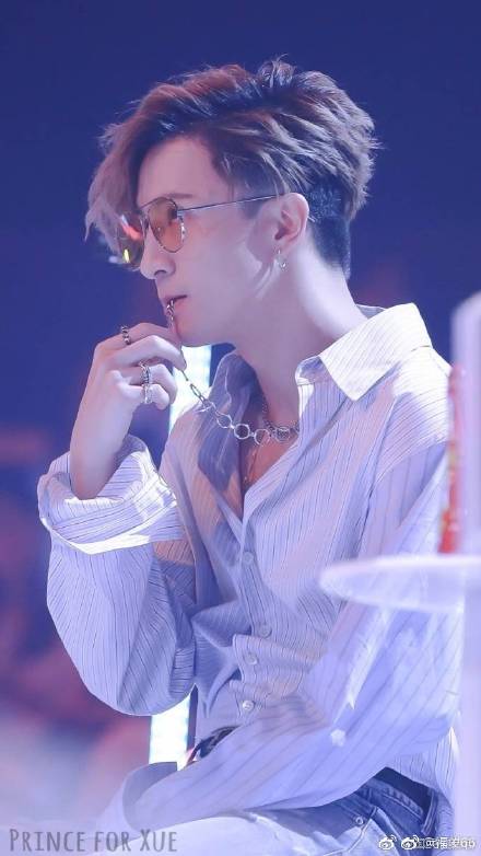 探寻音乐才子薛之谦的成长起点，早期照片揭秘
